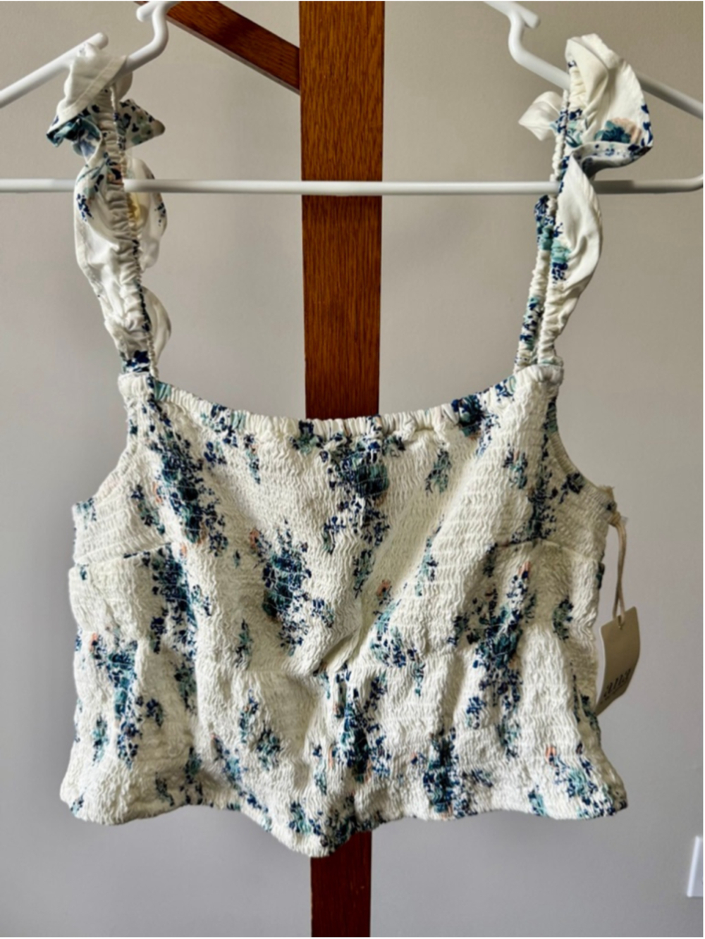 Women's a.n.a White & Blue Floral Smocked Crop Top L
